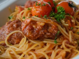 Spaghetti z cielęciną i pomidorami