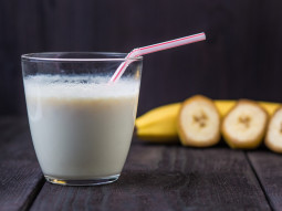 Koktajl bananowy z białą czekoladą