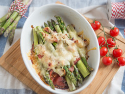 Zapiekane szparagi z szynką parmeńską
