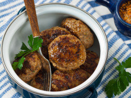 Kotlet mielony wieprzowy z ogórkiem kiszonym