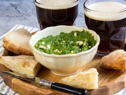 Hummus zielony – pasta z ciecierzycy z dodatkiem szpinaku