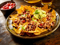 Nachos z mieloną wołowiną i serem