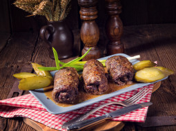 Rolady śląskie z ogórkiem i boczkiem