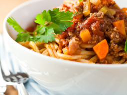 Spaghetti z wołowiną i cukinią
