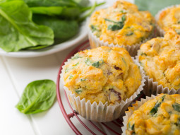 Muffiny ze szpinakiem i batatami