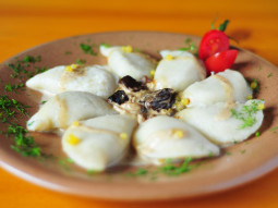 Pierogi z jagnięciną i sosem borowikowym