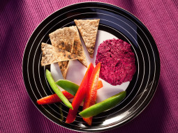 Hummus – pasta z ciecierzycy z dodatkiem buraków