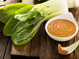 Hinduski, pikantny sos orzechowy z dodatkiem chili