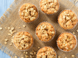 Muffiny z jabłkami i płatkami owsianymi
