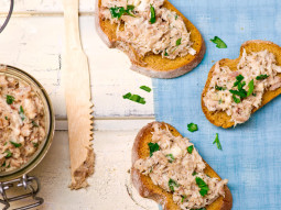 Pasta z wędzonej makreli z majonezem i pietruszką
