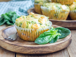 Muffiny ze szpinakiem i fetą