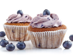 Muffiny jagodowe z kremem jagodowym