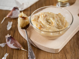 Wegańska pasta z pieczonego czosnku - Smarowidło z pieczonego czosnku