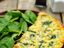 Frittata z kurczakiem i szpinakiem