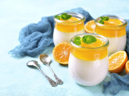 Panna cotta z galaretką pomarańczową