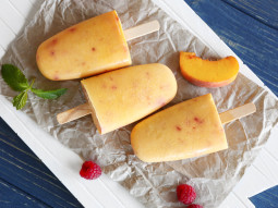 Sorbet brzoskwiniowy z malinami
