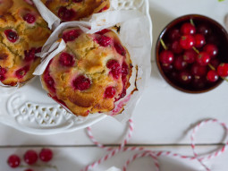 Muffiny z czerwoną porzeczką
