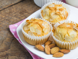 Muffiny z płatkami migdałowymi