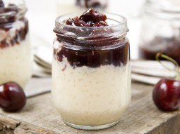 Pudding ryżowy z wiśniami