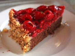 Tort czekoladowo-malinowy