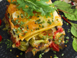 Lasagne z mięsem wołowym i brokułami