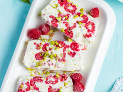 Semifreddo z malinami