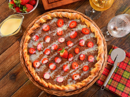 Pizza z truskawkami