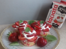 Muffiny truskawkowe kwiaty