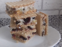 Bezowy mazurek na waflu