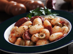 Gnocchi z chorizo i oliwkami
