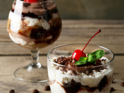 Błyskawiczne tiramisu w pucharkach