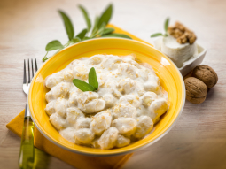 Gnocchi w sosie gorgonzola z orzechami