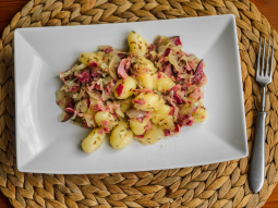 Gnocchi z boczkiem i kapustą
