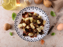 Gnocchi z grzybami i szynką