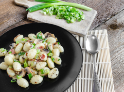 Gnocchi z szynką i cebulką