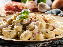 Gnocchi z szynką parmeńską