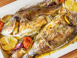 Pieczona dorada z rozmarynem