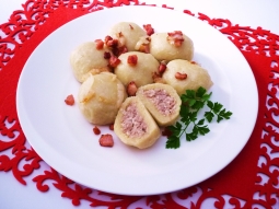 Pyzy z kaszą jaglaną i mięsem