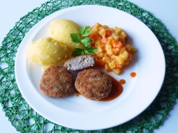 Kotlety z kaszą jaglaną i pieczarkami
