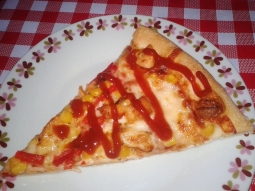 Pizza z kurczakiem i kukurydzą