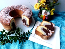 Kolorowa babka z białek