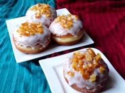 Pączki z lukrem i skórką pomarańczową