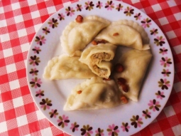 Pierogi z kiszoną kapustą i pieczarkami