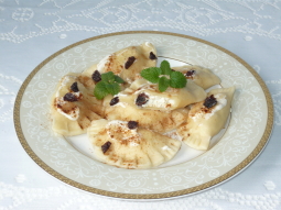 Pierogi z serem i rodzynkami
