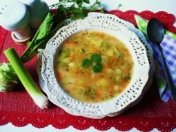 Zupa warzywna z bluszczykiem