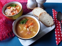 Zupa fasolowa na żeberkach