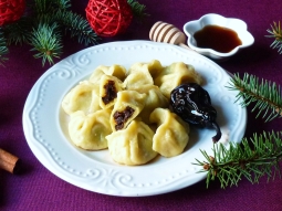 Pierogi z suszonymi owocami