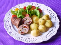 Roladki z pieczarkami i papryką