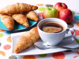 Croissanty z musem jabłkowym