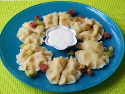 Pierogi z rabarbarem